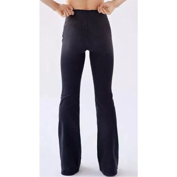 BDG Urban Outfitters Ruched Dipped Flare Jean
Women's 34 (18) - Picture 13 of 14